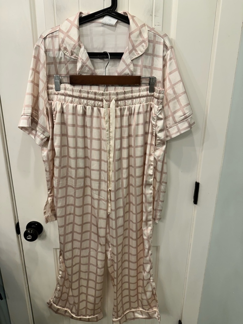 LATES Satin Grid Print Pajama Set Pink White Short Sleeve & Pants Size L